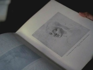 фолиант с картинами Леонардо да Винчи, определяющими в фильме "Зеркало" мир четырех поколений.