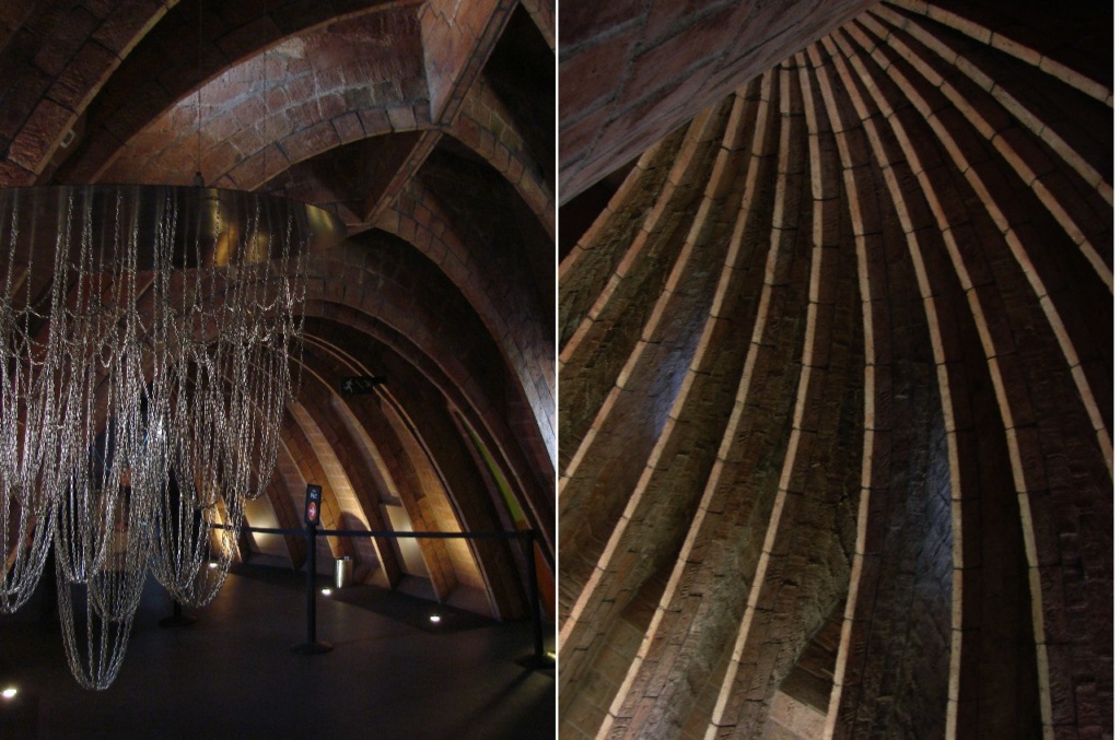 Каса Мила - мансарда Дома, превращенная в экспозиционный зал, где демонстрируются конструктивные решения Гауди.
