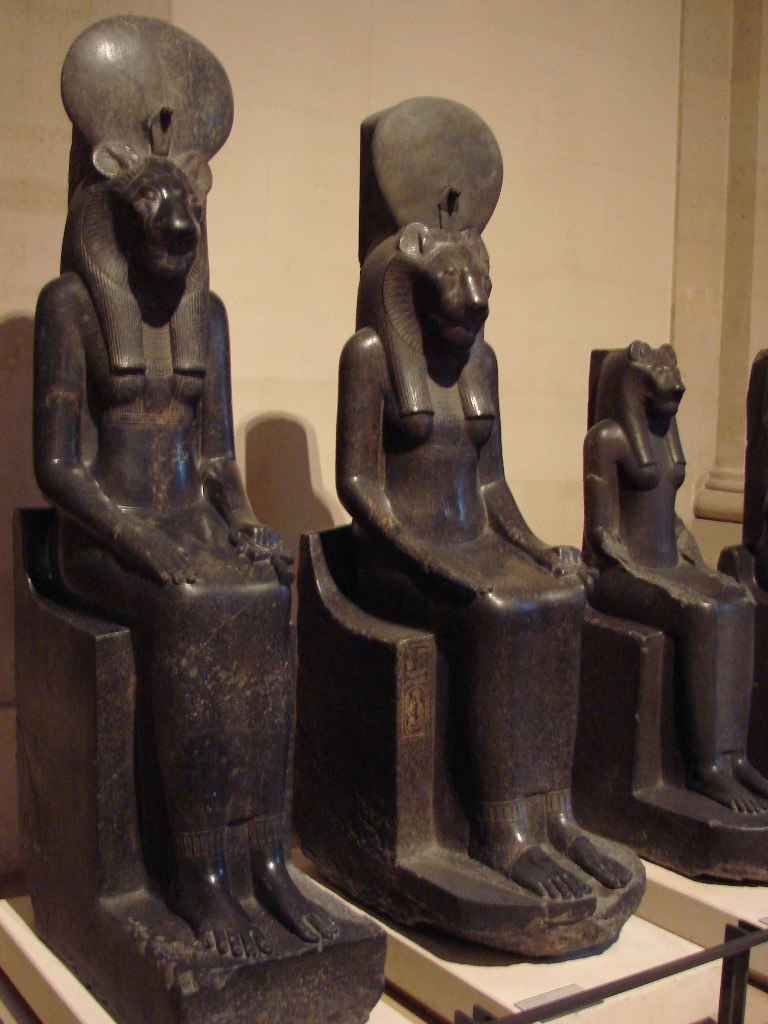 Семейство Семхет - Богов с львиными головами, девиз которых - Справедливость.