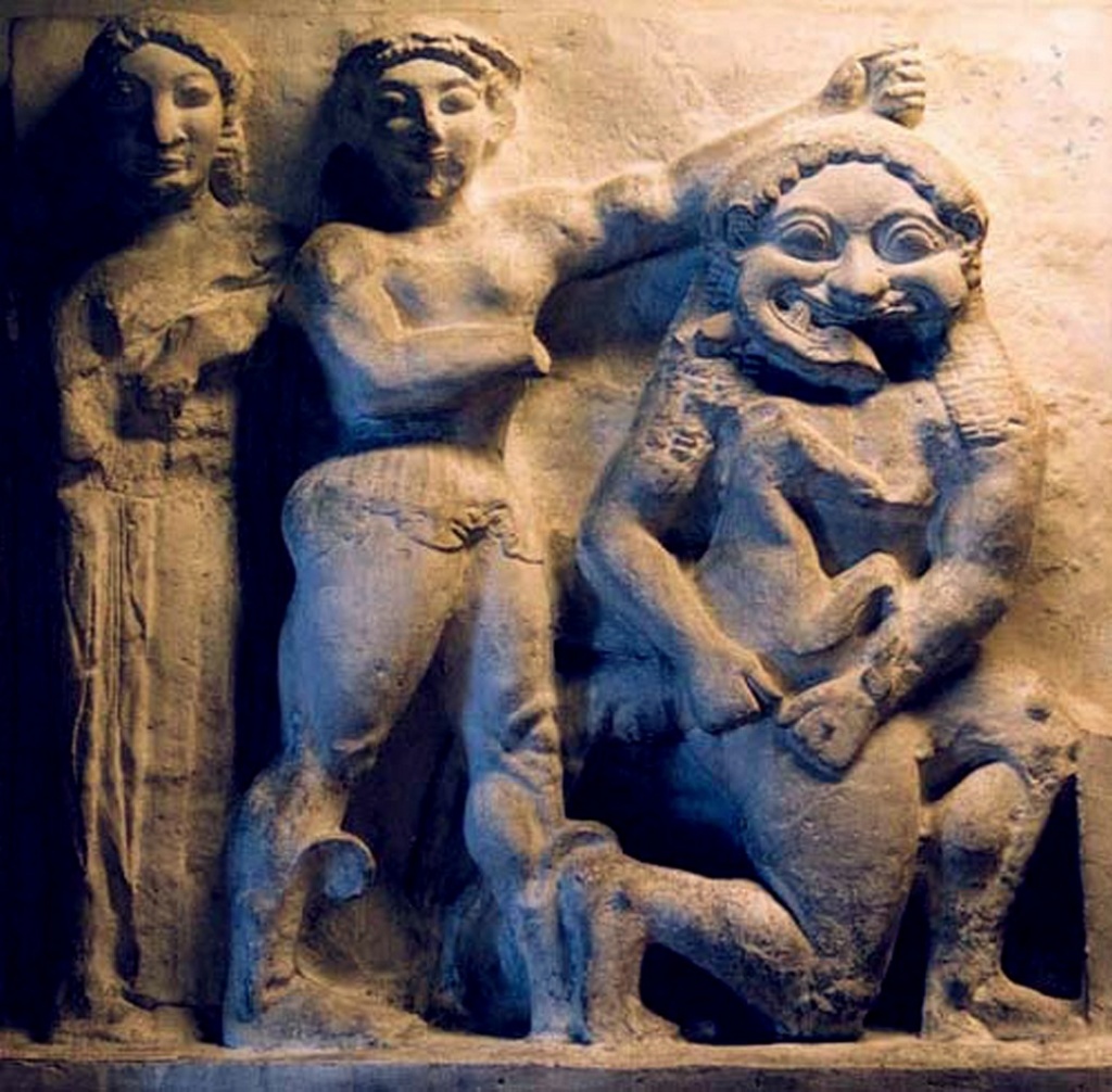 Остров Сицилия. Селинунт. Метопа из храма - «Афина и Персей, убивающий Горгону». 2-я половина 6 в. до н.э. Археологический национальный музей. Палермо.