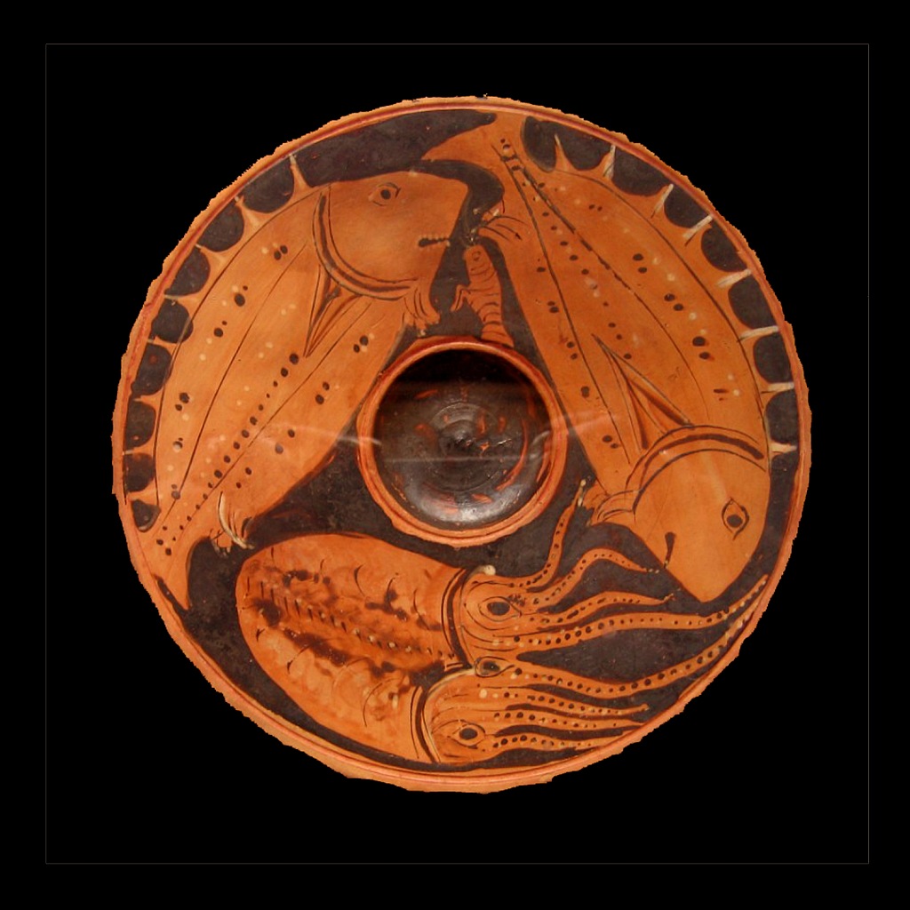 Древнегреческая чаша с солярной свастикой, рыбами и осьминогом. Ок. V в. до н.э. Сицилия.