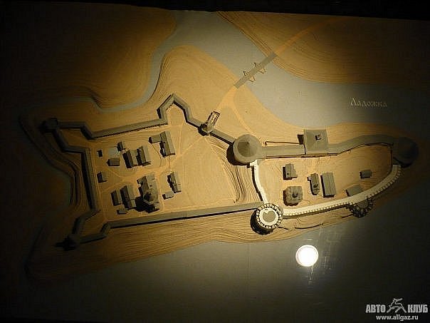 Макет Староладожской крепости, представленной в состоянии, датируемом XV веком. Исторический музей крепости