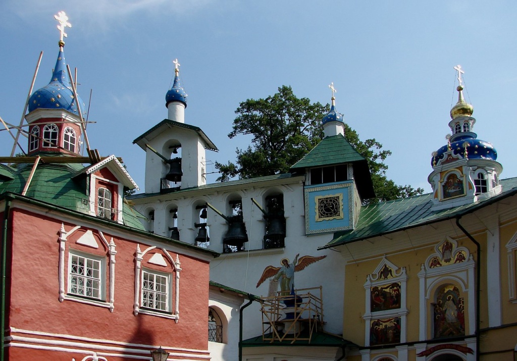 Внутренний двор Печерского монастыря.