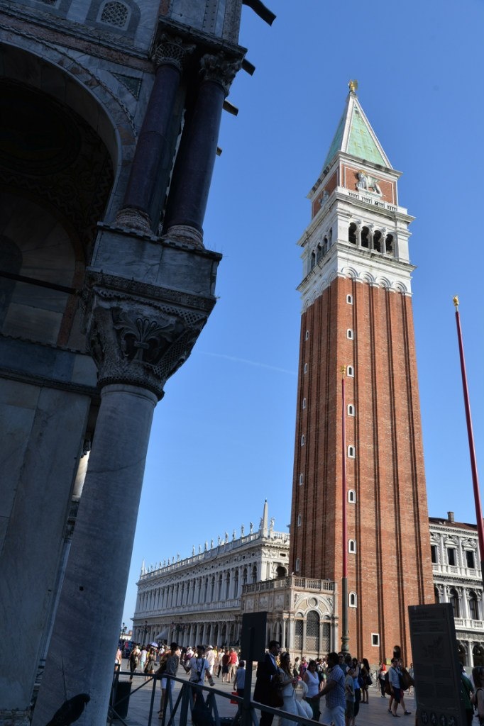 Смотрите, смотрите... Колокольня Святого Марка (Кампаниле) – колокольная башня на площади Сан-Марко, один из символов и самое высокое строение в Венеции.