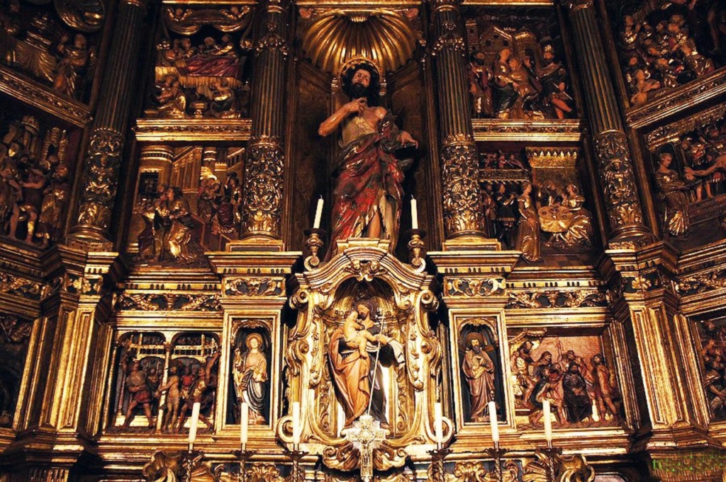 Кафедральный собор Барселоны. Алтари боковых капелл (фрагмент).