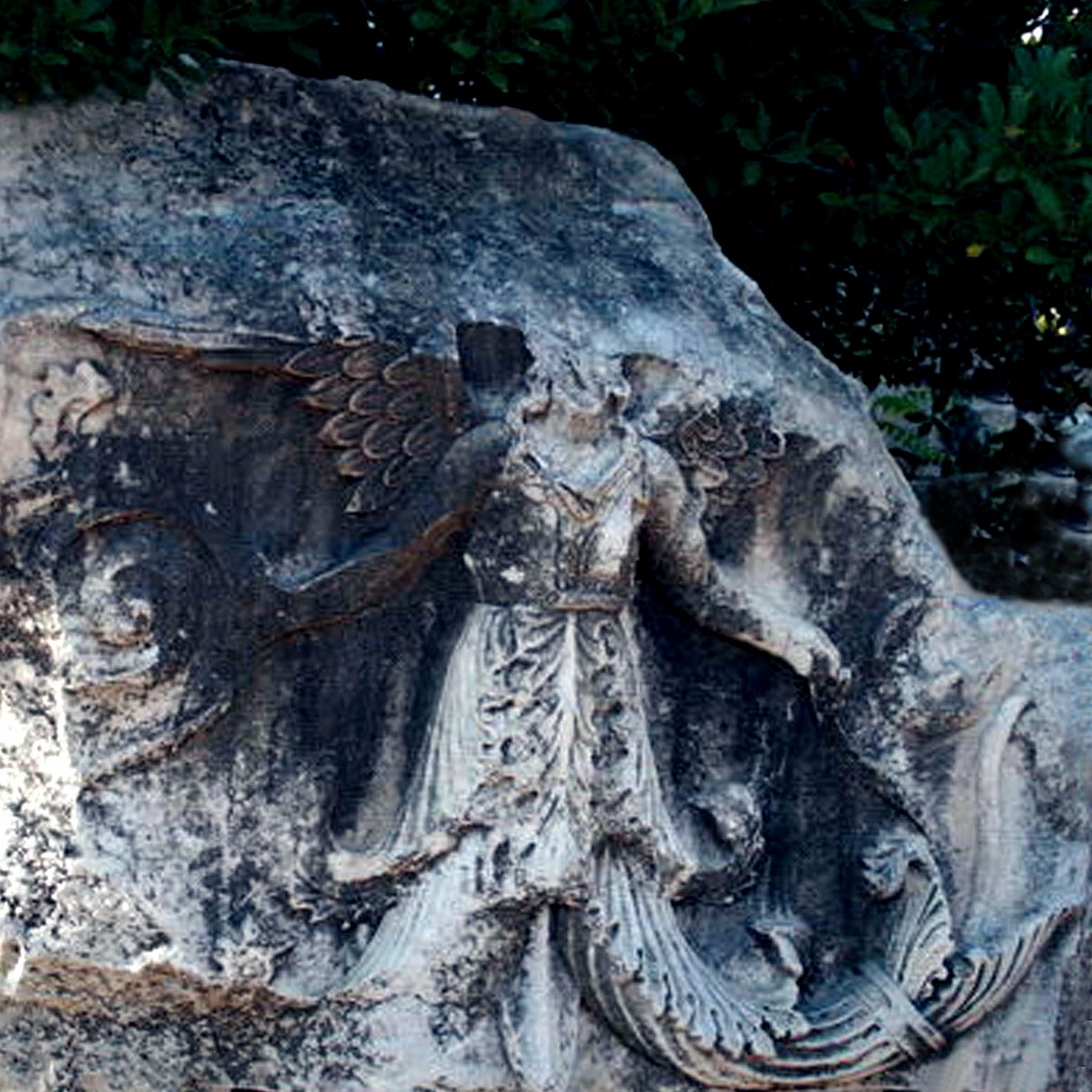 Оракул Аполлона в Дидиме (Дидимейон). Фрагмент (предположительно) ЛЕНТОЧНОГО ФРИЗА, тянувшегося в антаблементе колоннады, окружавшей Дидимский храм.