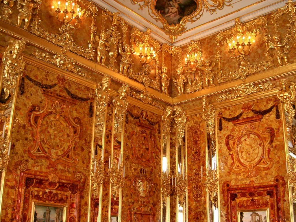 Янтарная комната, восстановленная русскими мастерами. Так называемое, "девятое чудо света".