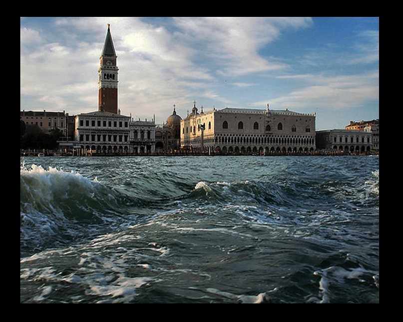 Прекраснейшая Венецианская панорама под угрозой Сирокко...